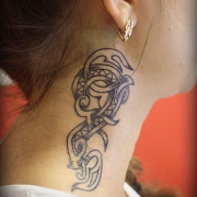татуировка кельтский узор на шее