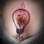 татуировка лампочка и сердце